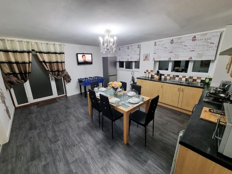 *C.Sani* Setup For Your Most Relaxed & Amazing Stay + Free Parking + Free Fast Wifi * Leeds  Buitenkant foto
